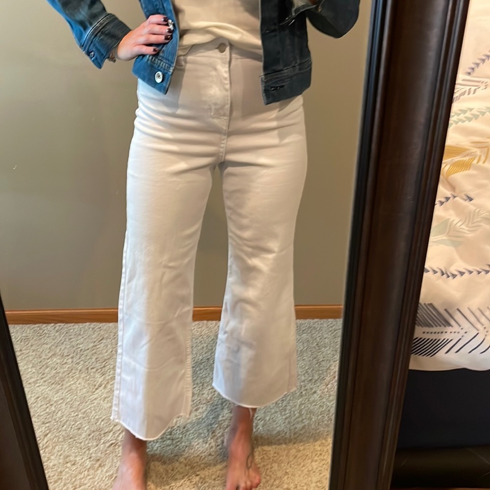 White cropped jeans/pants
